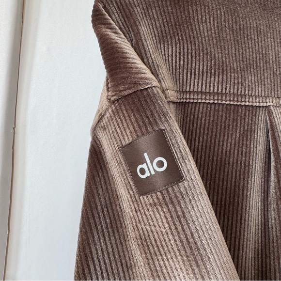 Alo Yoga Ribbed Velour Mountain Side Jacket Machiatto Brown - Picture 7 of 15